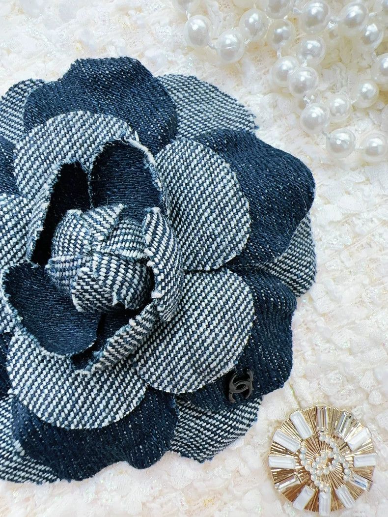 Chanel Chanel Camellia Brooch 17A Size ONE SIZE - 2 Thumbnail