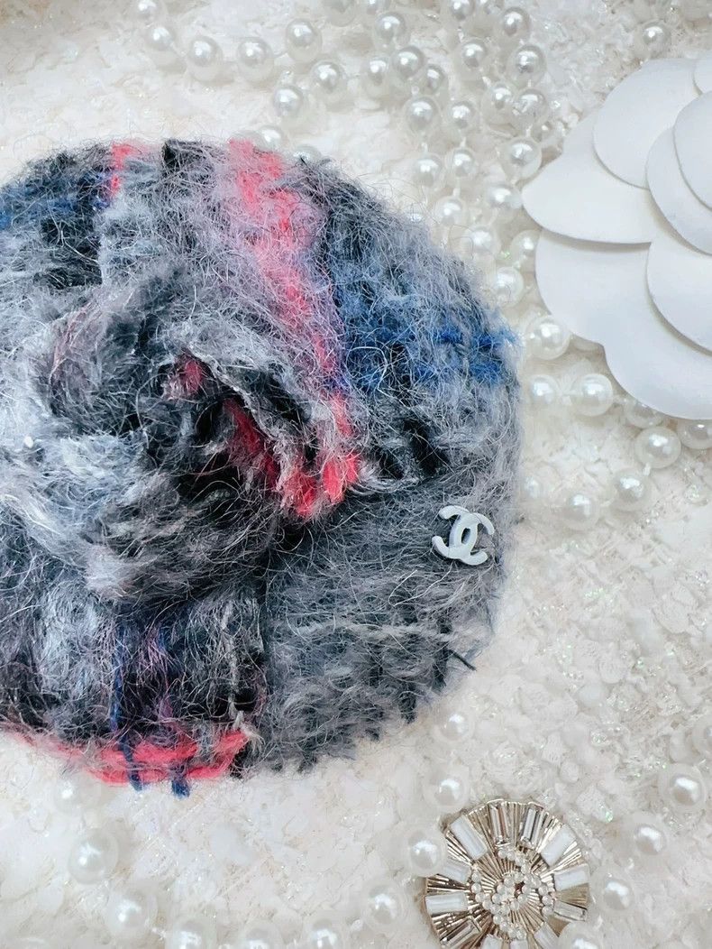 Chanel Chanel 18A Gray Camellia Wool Brooch Size ONE SIZE - 2 Thumbnail