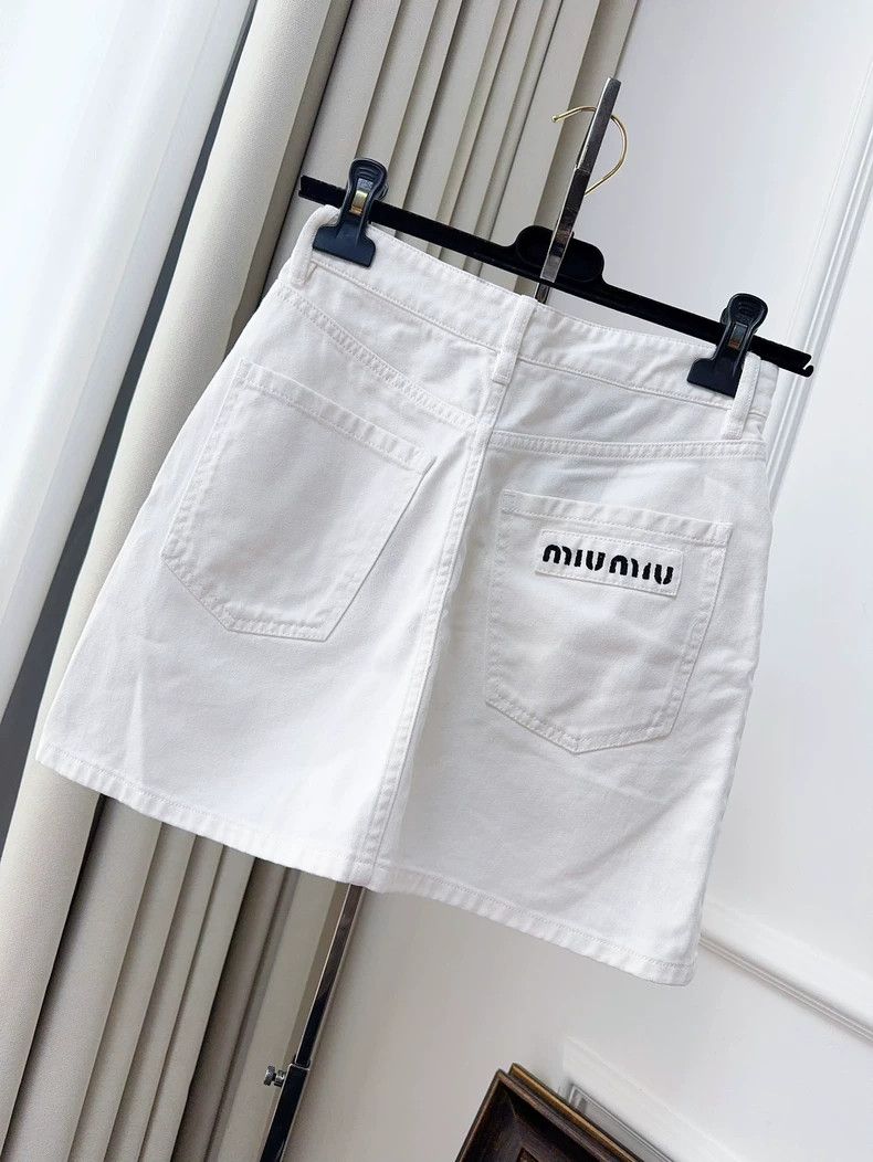 Miu Miu Miu Miu White Denim Shorts with Rhinestone Button Size 36" / US 14 / IT 50 - 2 Thumbnail