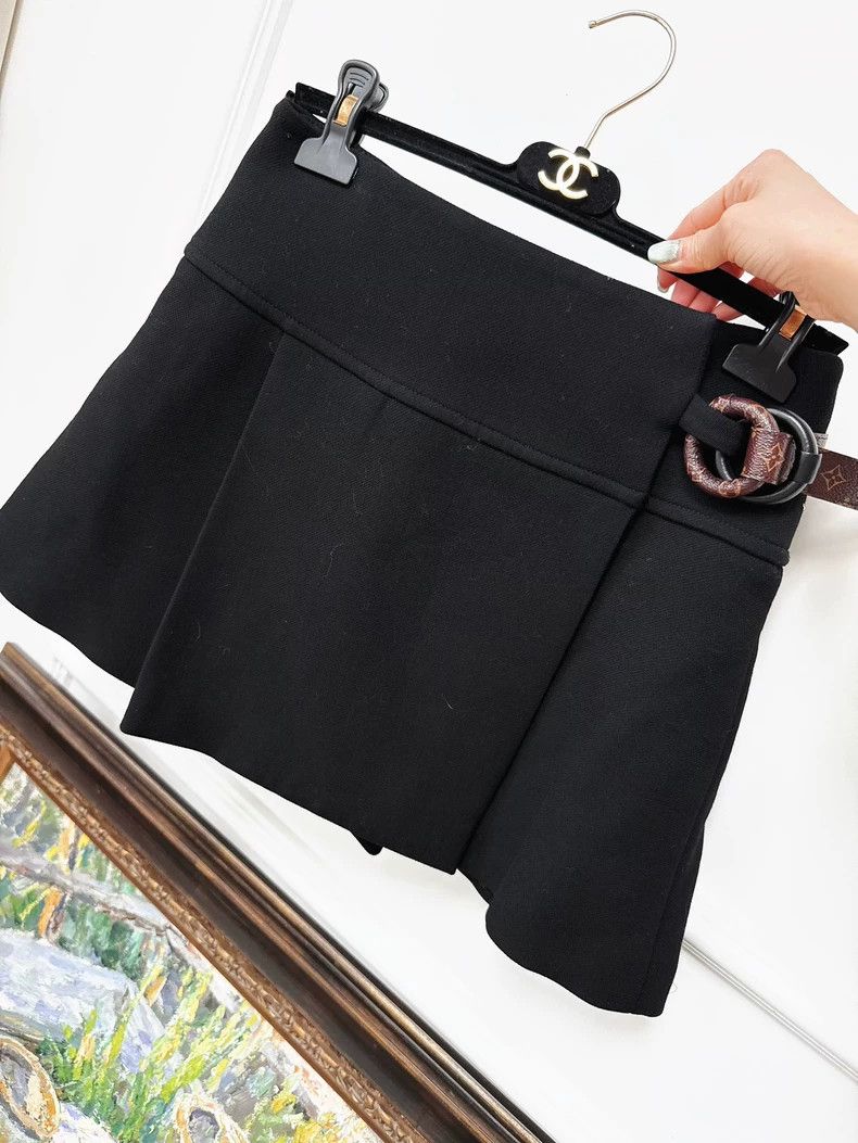 Louis Vuitton Louis Vuitton Black Pleated Mini Skirt Size 36" / US 14 / IT 50 - 3 Thumbnail