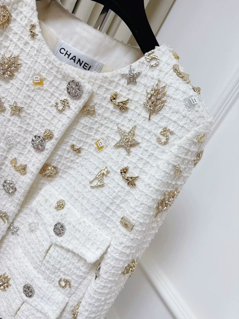 Chanel Chanel 22C White Embroidered Pocket Jacket Size M / US 6-8 / IT 42-44 - 8 Thumbnail