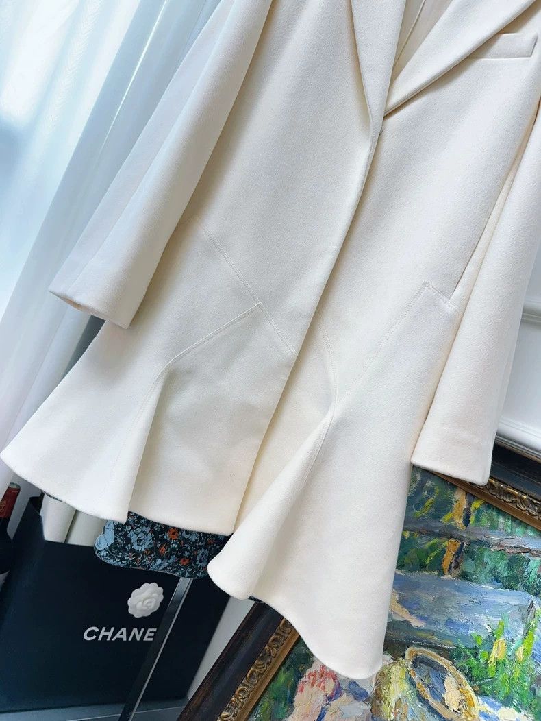 Dior Dior Beige Cashmere Coat with Ruffle Hem Size M / US 6-8 / IT 42-44 - 4 Thumbnail