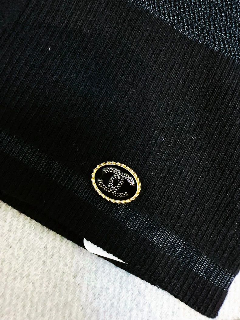 Chanel Chanel 21P Black CC Logo Knit Top Size M / US 6-8 / IT 42-44 - 4 Thumbnail