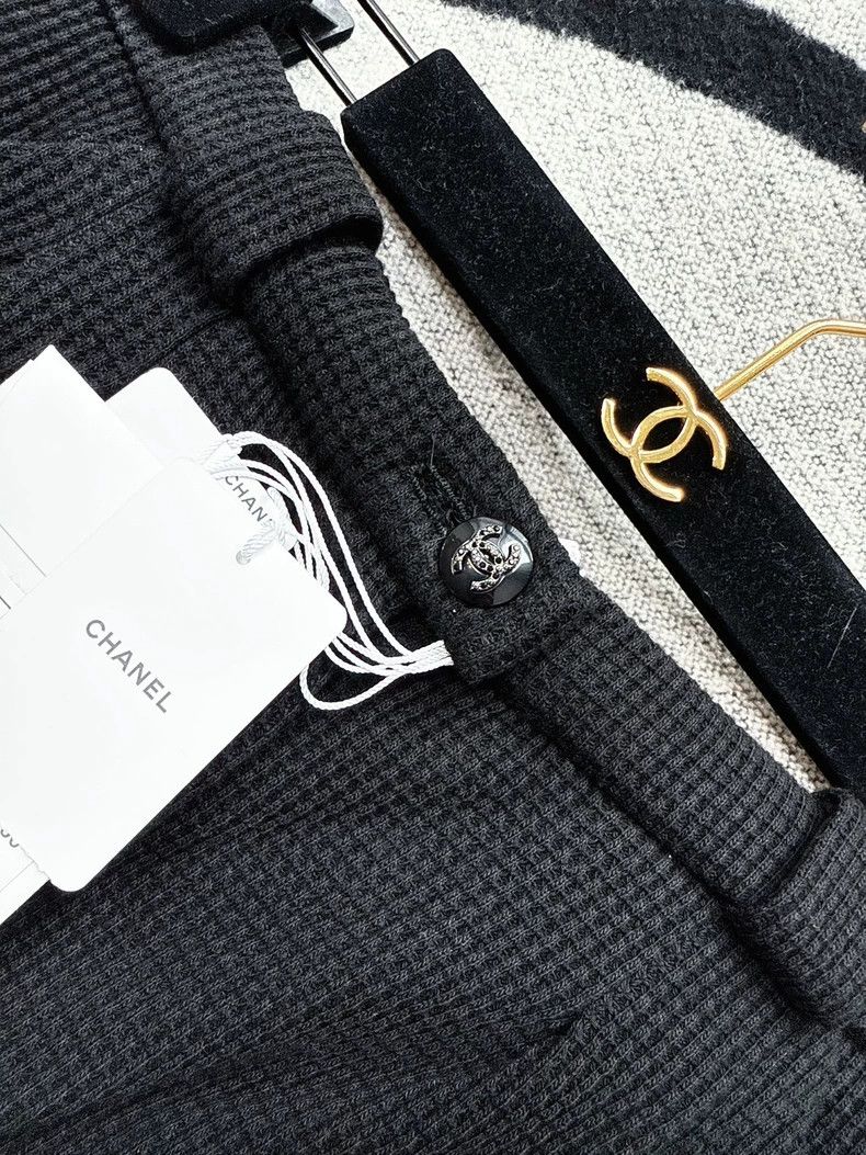 Chanel Chanel 21C Black Waffle Texture Shorts Size 36" / US 14 / IT 50 - 5 Thumbnail
