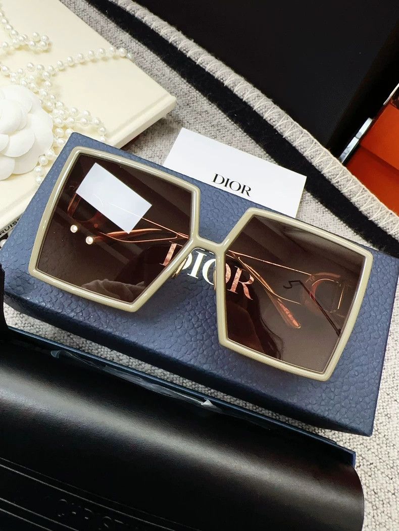 Dior Dior Montaigne Sunglasses Brown Frame Size ONE SIZE - 2 Thumbnail