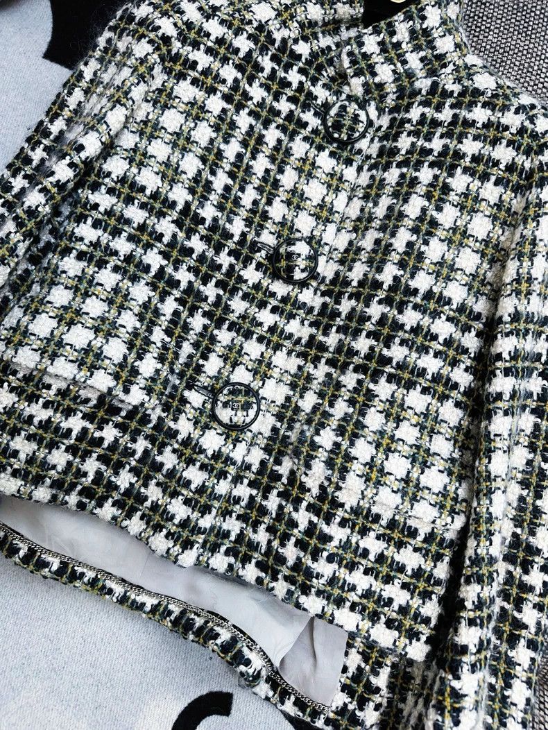 Chanel Chanel Black White Green Plaid Button Jacket Size M / US 6-8 / IT 42-44 - 5 Thumbnail
