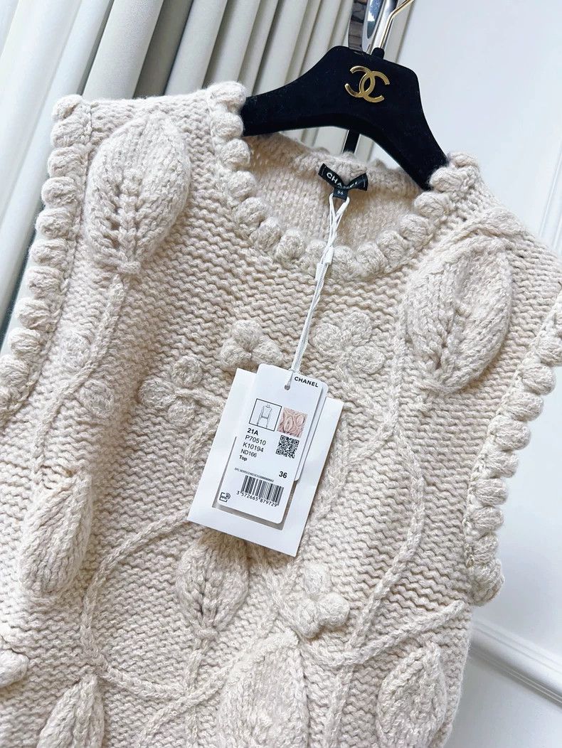 Chanel Chanel 21A Beige Floral Knit Vest Size M / US 6-8 / IT 42-44 - 3 Thumbnail