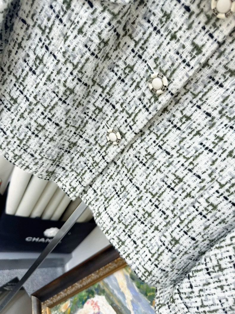 Chanel Chanel Beige Green Tweed Jacket Size M / US 6-8 / IT 42-44 - 3 Thumbnail