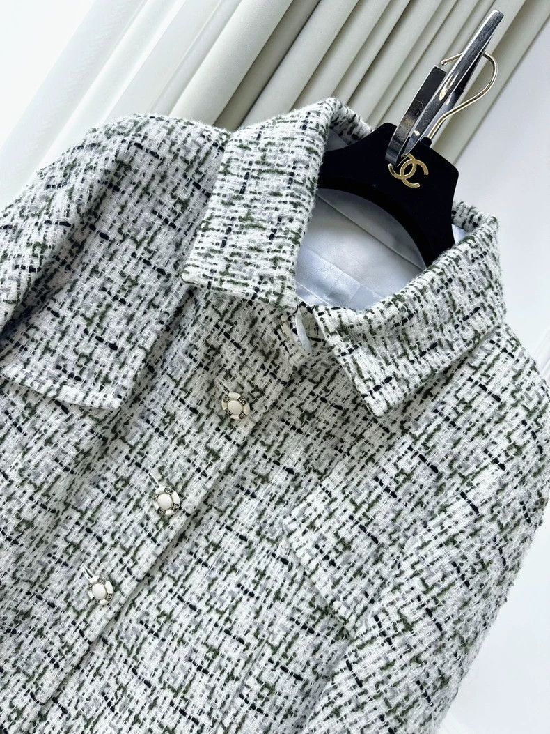 Chanel Chanel Beige Green Tweed Jacket Size M / US 6-8 / IT 42-44 - 2 Thumbnail
