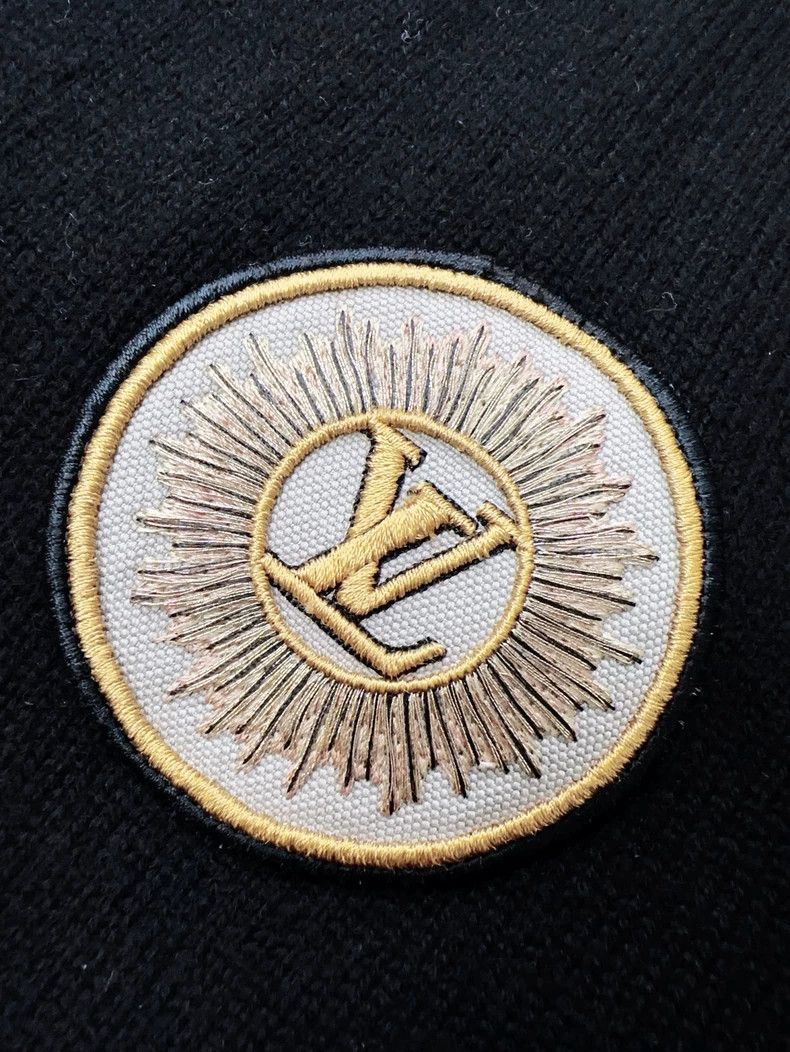 Louis Vuitton Louis Vuitton Black Cashmere Chain Badge Sweater Size M / US 6-8 / IT 42-44 - 3 Thumbnail