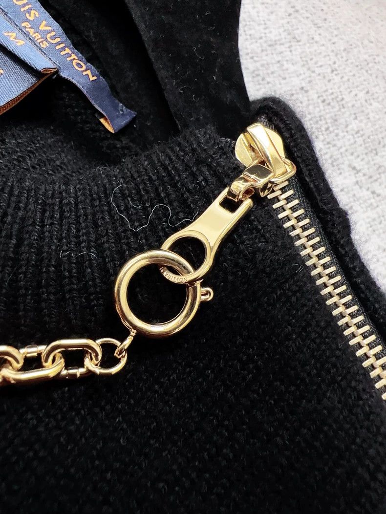 Louis Vuitton Louis Vuitton Black Cashmere Chain Badge Sweater Size M / US 6-8 / IT 42-44 - 2 Thumbnail