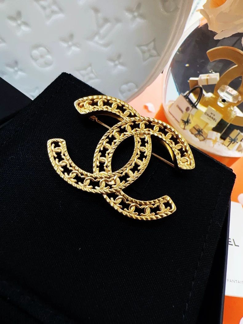 Chanel Chanel Gold CC Star Hollow Carved Brooch Size ONE SIZE - 2 Thumbnail
