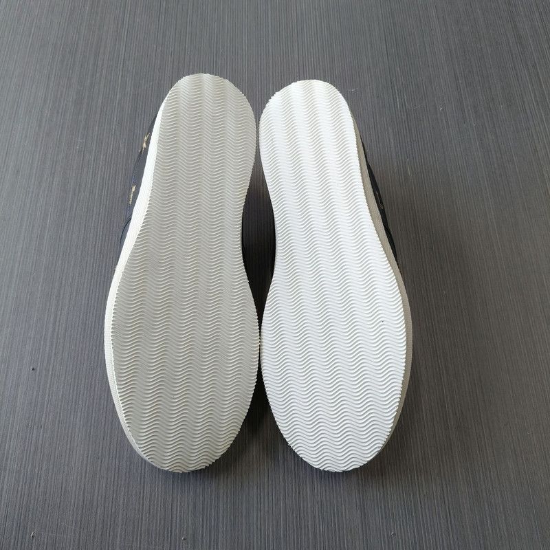 Gucci Gucci Black Leather Bee Embroidery Slip-Ons 0079 Size US 9.5 / EU 42-43 - 4 Thumbnail