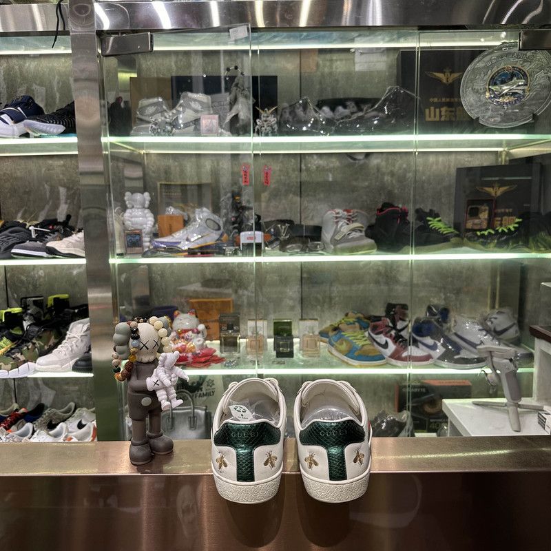 Gucci Gucci Ace Embroidered Sneakers with Stars and Bees 0079 Size US 8.5 / EU 41-42 - 3 Thumbnail