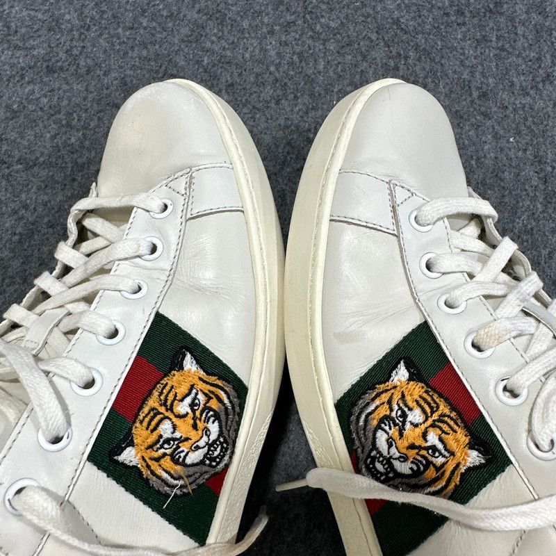 Gucci Gucci Tiger Embroidered Low-Top Sneakers for Men 0079 Size US 9.5 / EU 42-43 - 12 Thumbnail
