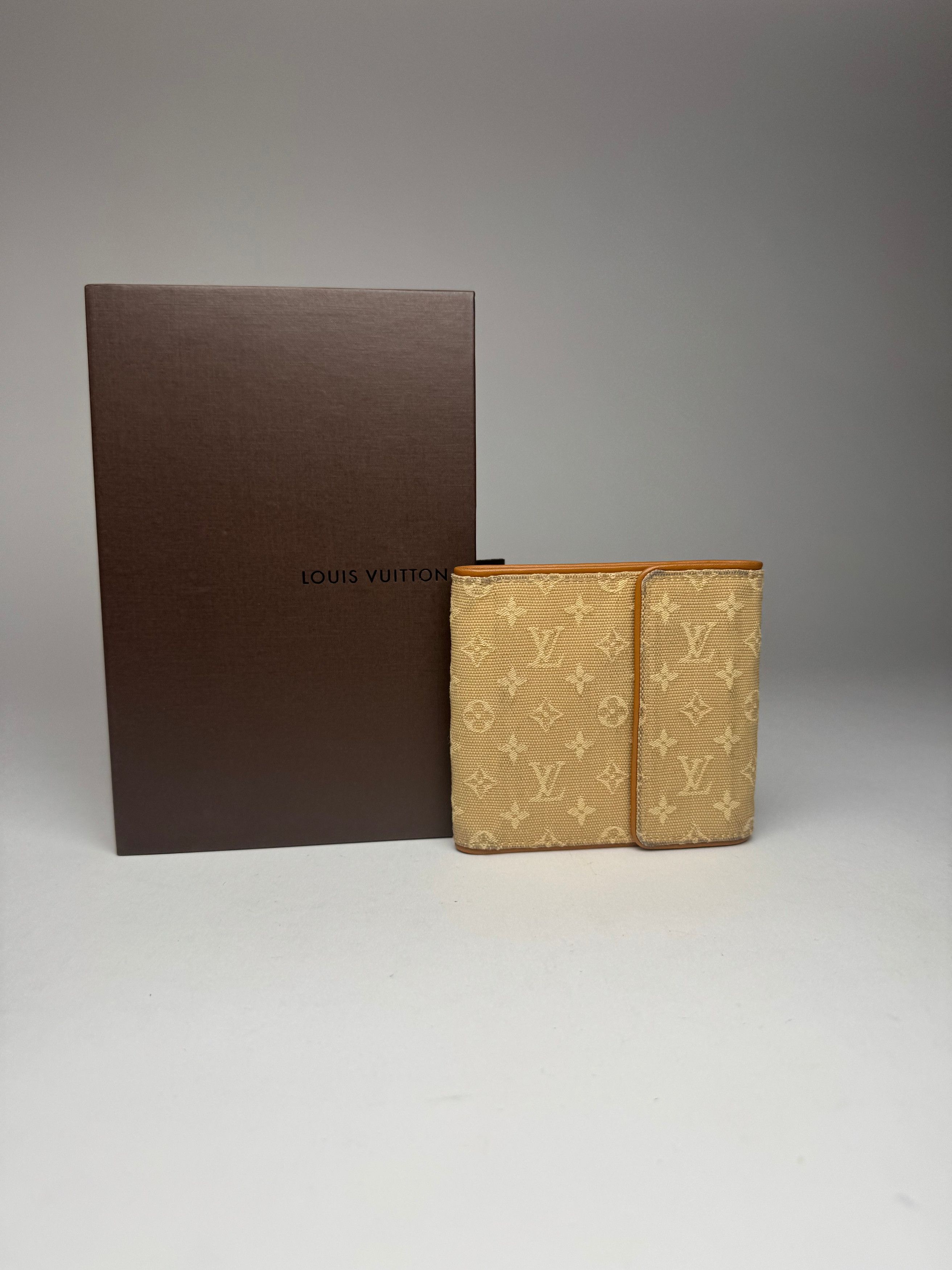 Louis Vuitton Vintage Canvas Monogram Wallet Yellow white Size ONE SIZE - 11 Thumbnail