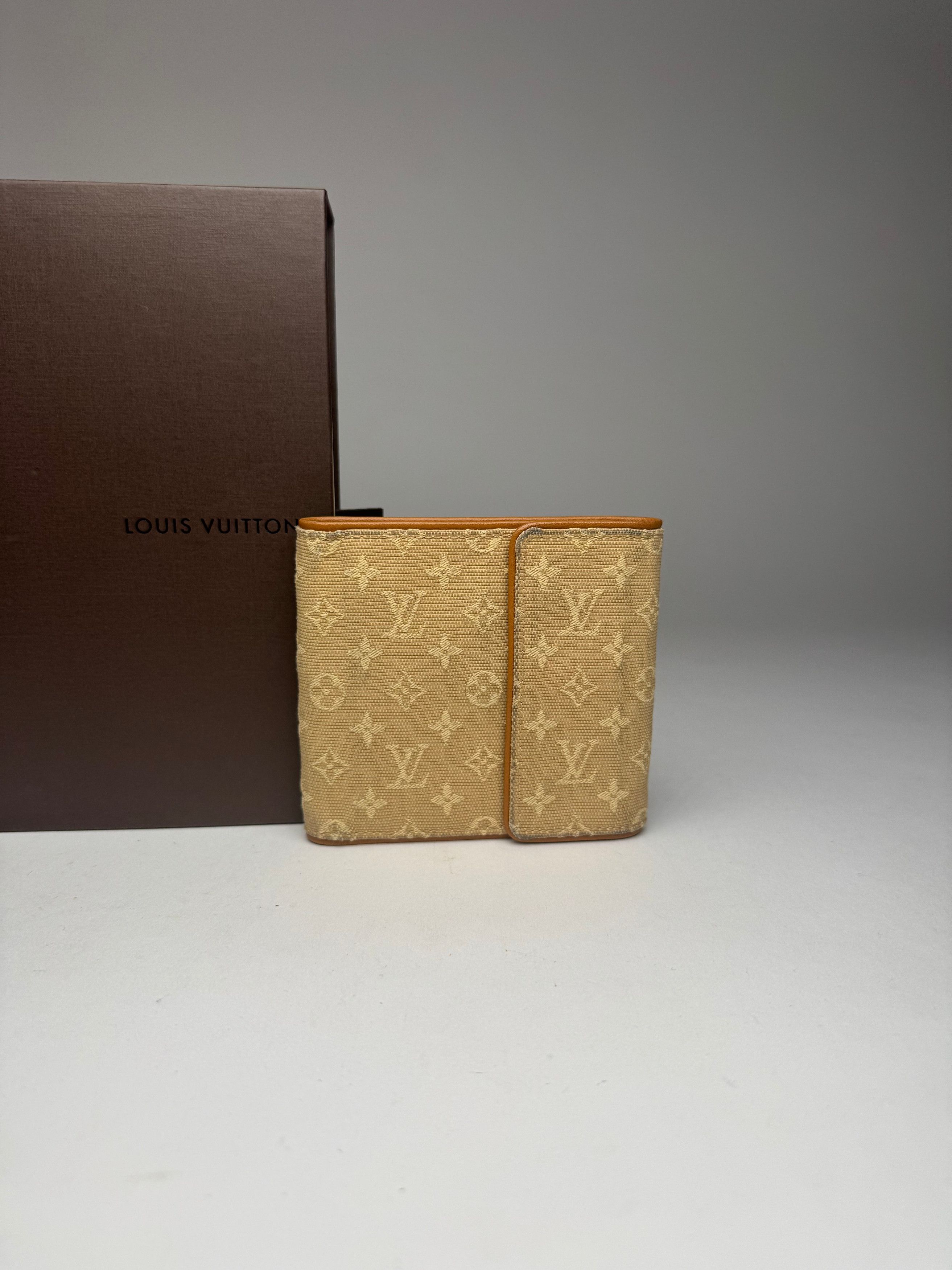 Louis Vuitton Vintage Canvas Monogram Wallet Yellow white Size ONE SIZE - 12 Thumbnail