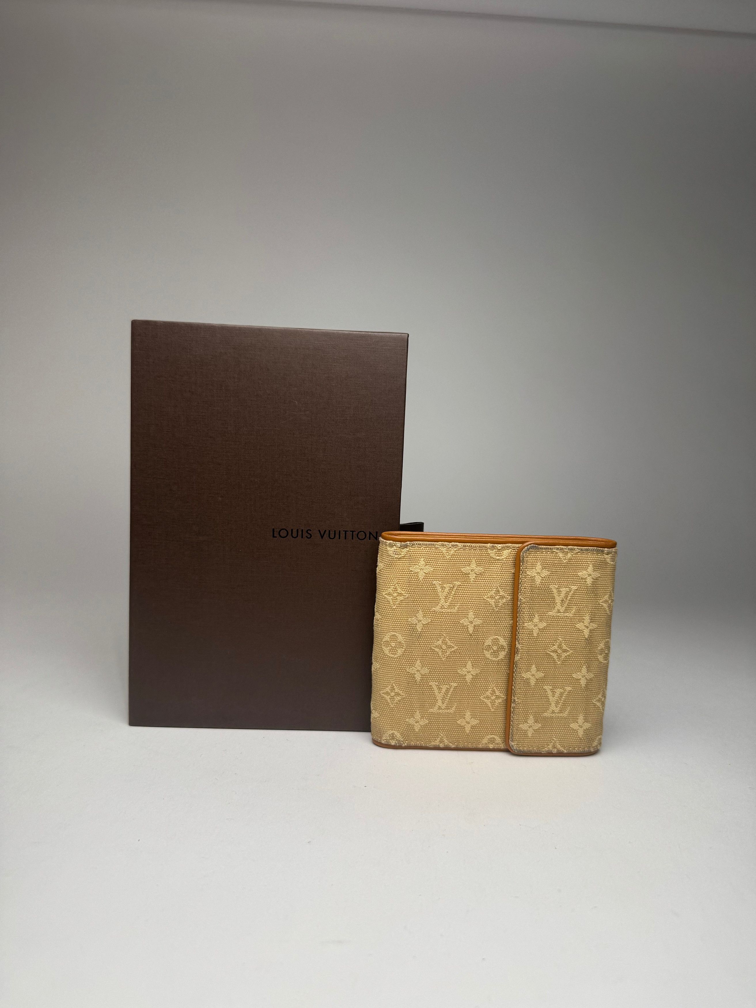 Louis Vuitton Vintage Canvas Monogram Wallet Yellow white Size ONE SIZE - 7 Thumbnail