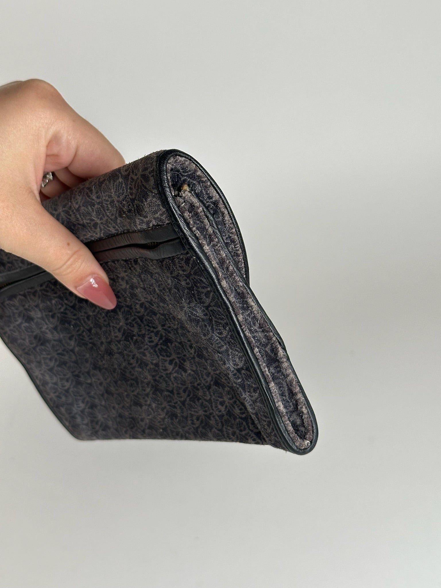 Bottega Veneta Vintage Suede Monogram Clutch navy white Size ONE SIZE - 3 Thumbnail