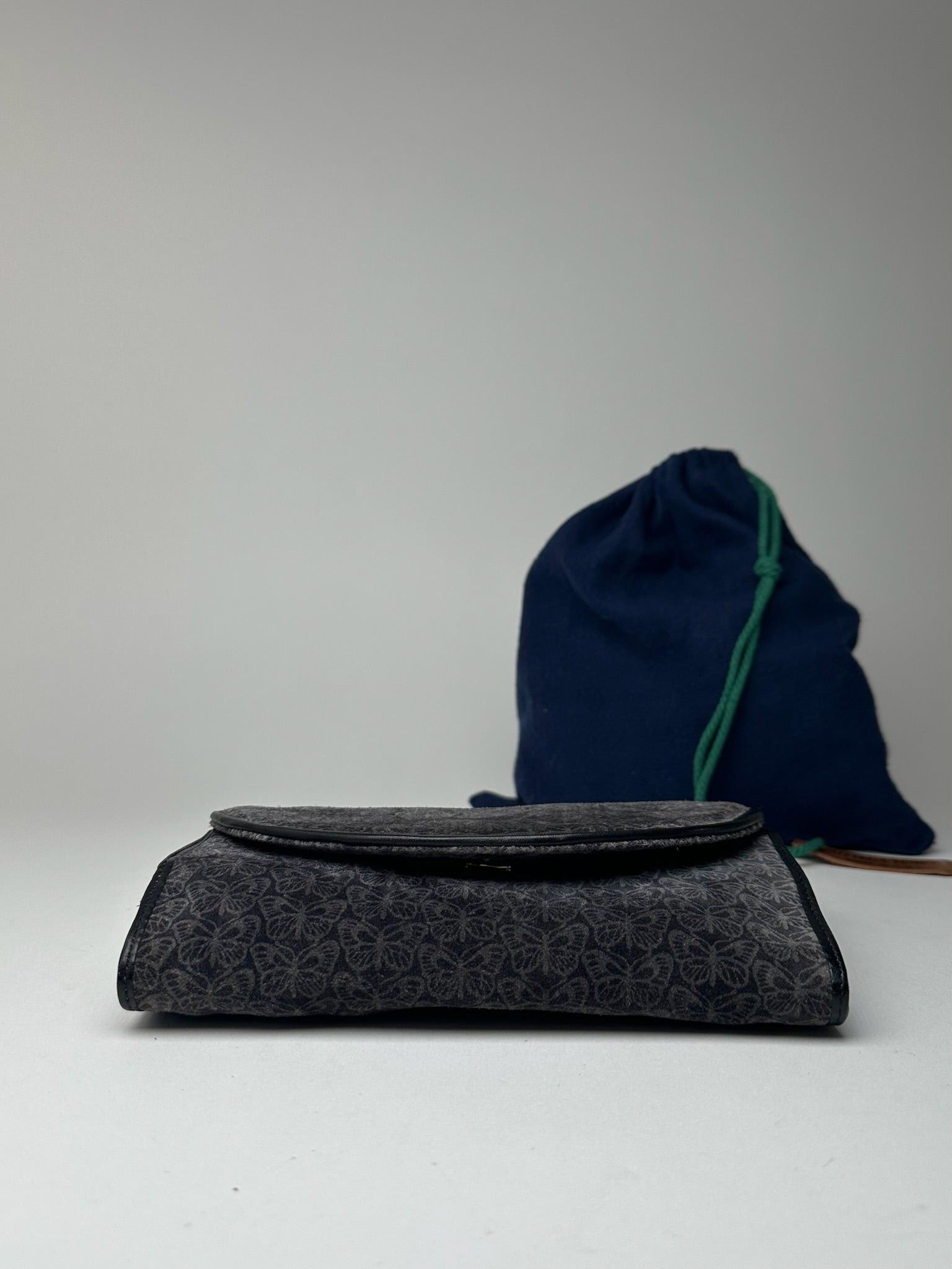 Bottega Veneta Vintage Suede Monogram Clutch navy white Size ONE SIZE - 8 Thumbnail