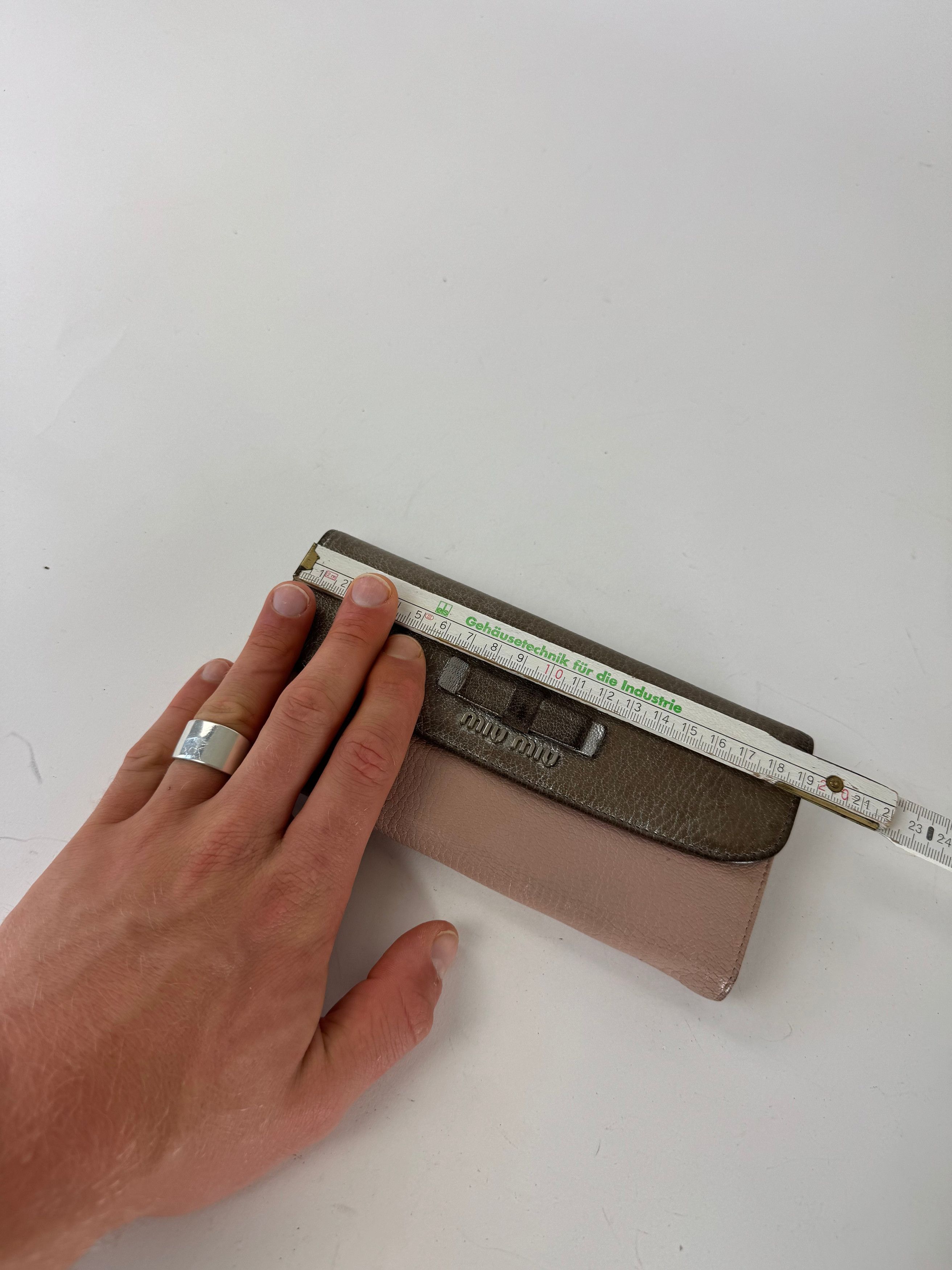 Miu Miu Vintage Leather Wallet Beige Silver Size ONE SIZE - 4 Thumbnail