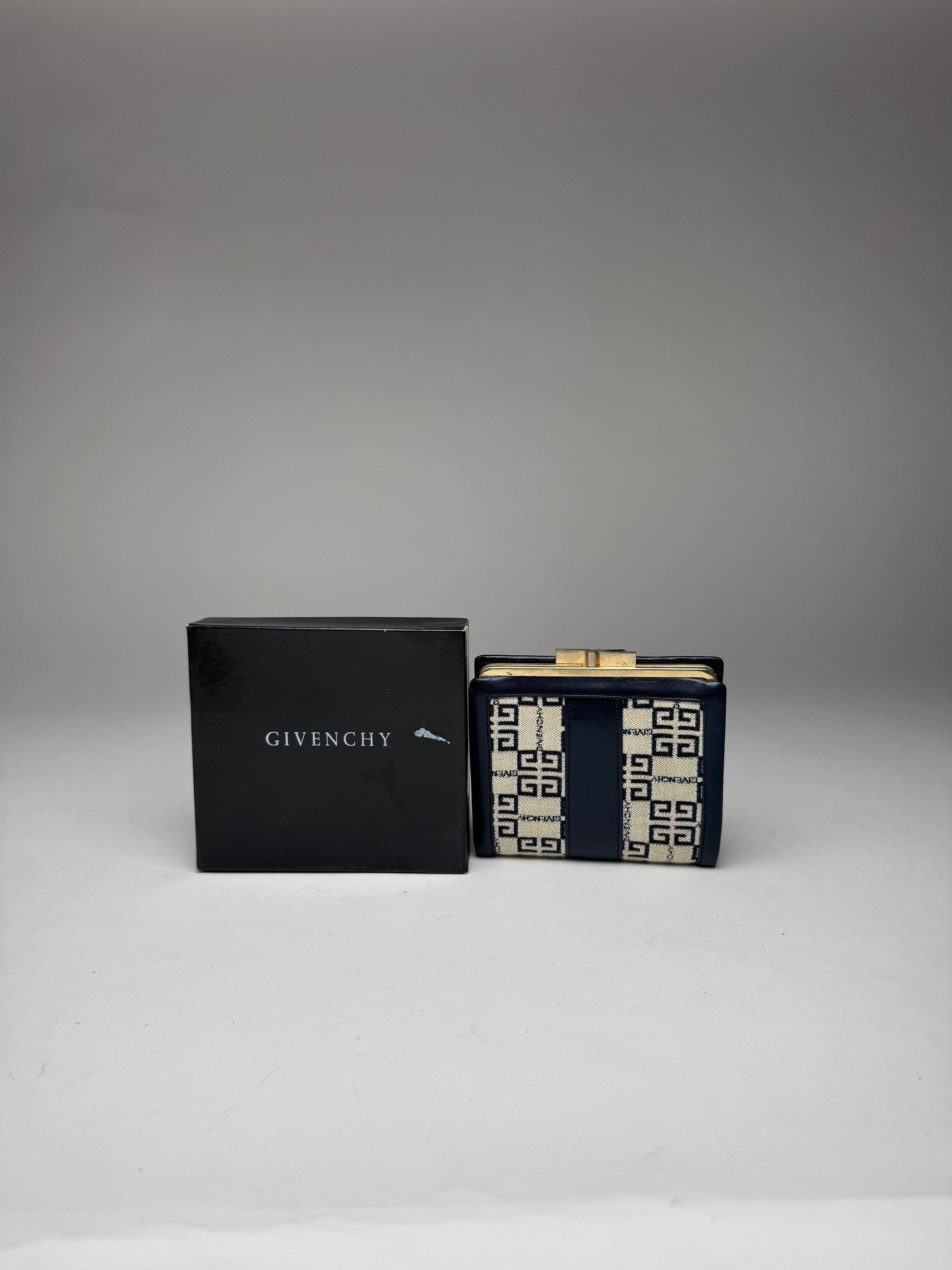Givenchy Vintage GV3 monogram Leather Wallet marine white Size ONE SIZE - 8 Thumbnail