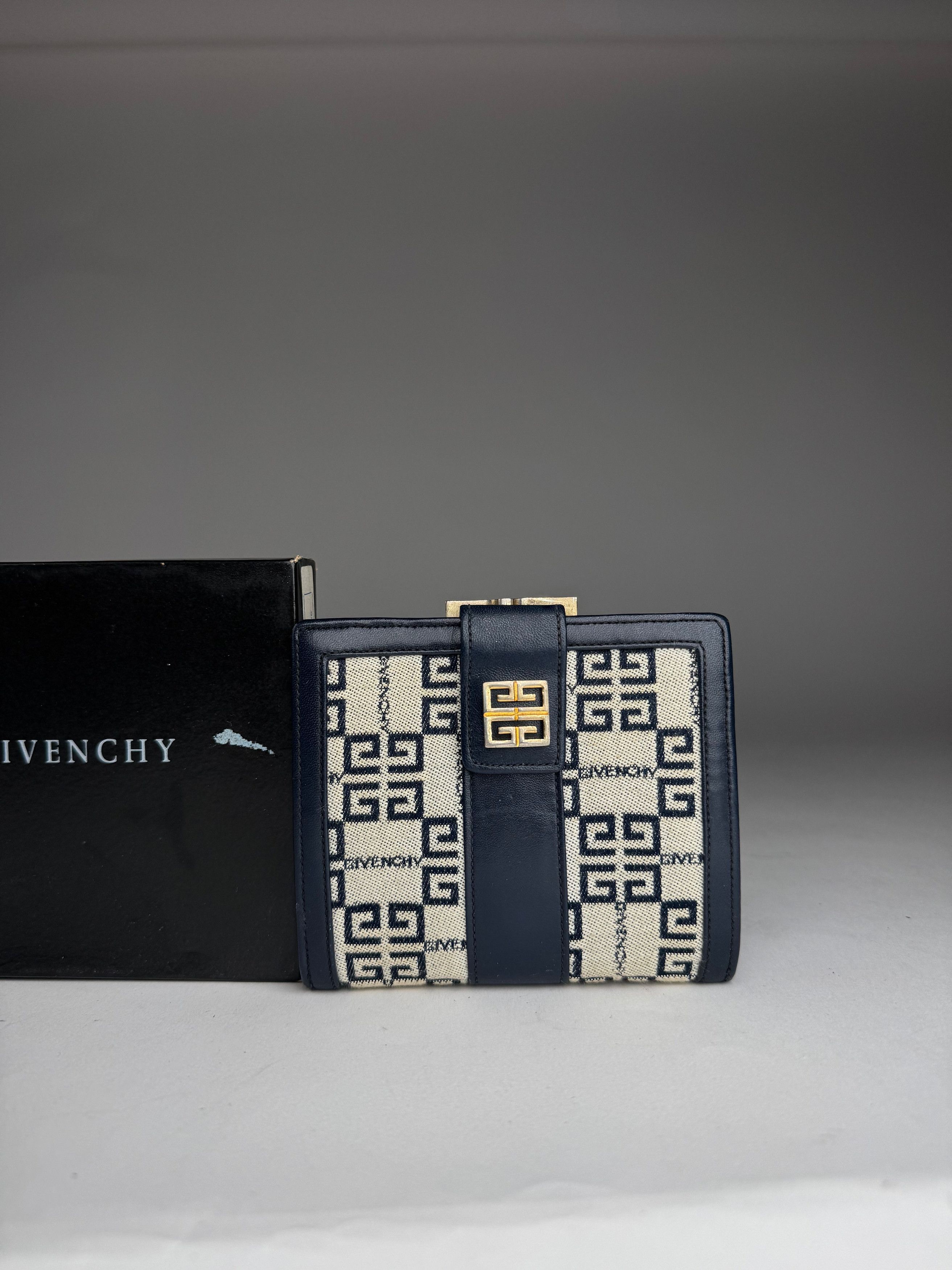 Givenchy Vintage GV3 monogram Leather Wallet marine white Size ONE SIZE - 11 Thumbnail