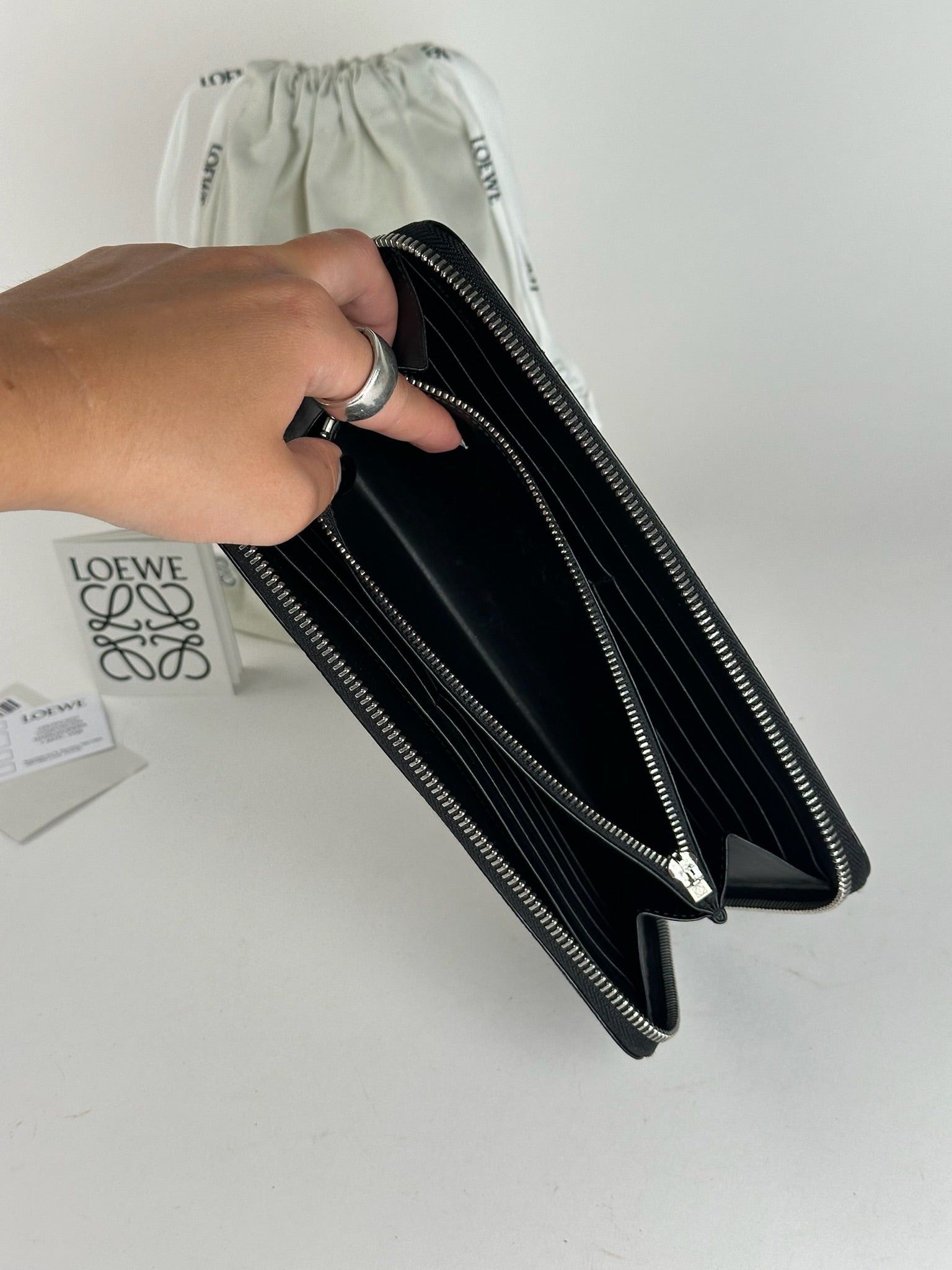 Loewe Vintage Madrid Anagram wallet black Size ONE SIZE - 5 Thumbnail