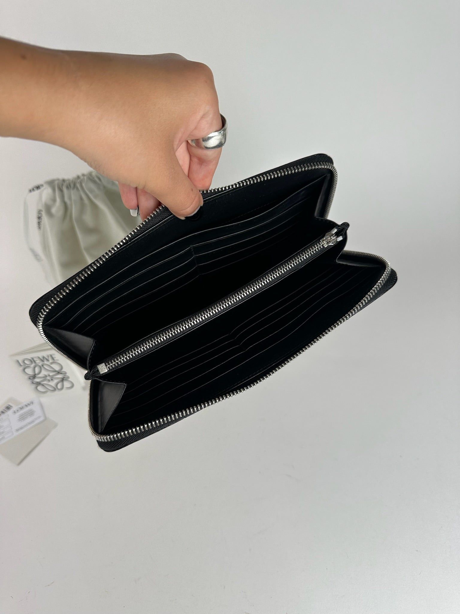Loewe Vintage Madrid Anagram wallet black Size ONE SIZE - 8 Thumbnail