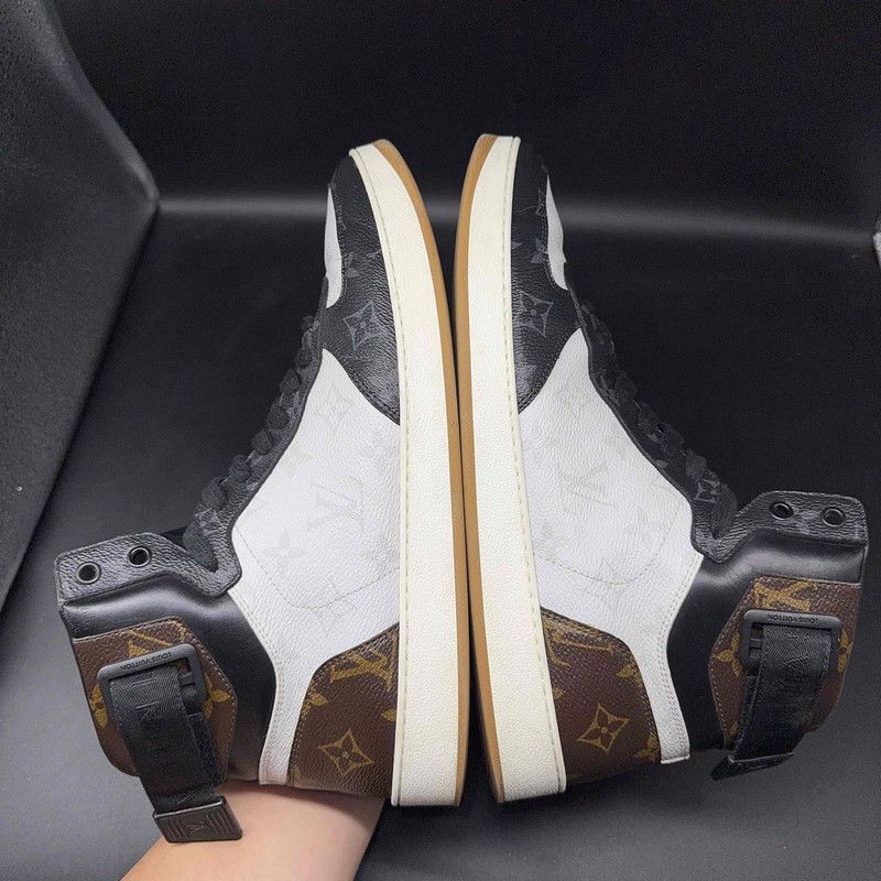 Louis Vuitton Louis Vuitton Rivoli Stylish High-Top Sneakers 0079 Size US 9 / EU 42 - 7 Thumbnail