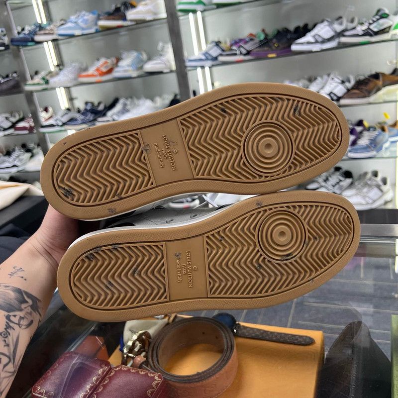 Louis Vuitton Louis Vuitton Rivoli Black and White Sneakers 0079 Size US 8 / EU 41 - 4 Thumbnail