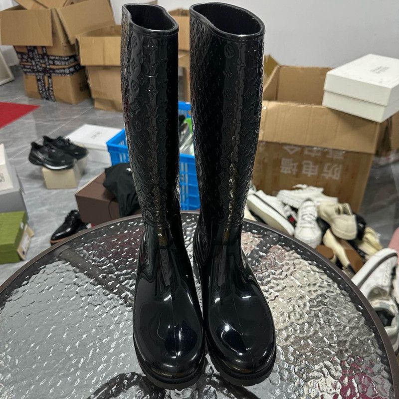 Louis Vuitton Louis Vuitton Black Rain Boots 0079 Size US 7.5 / EU 40-41 - 2 Thumbnail