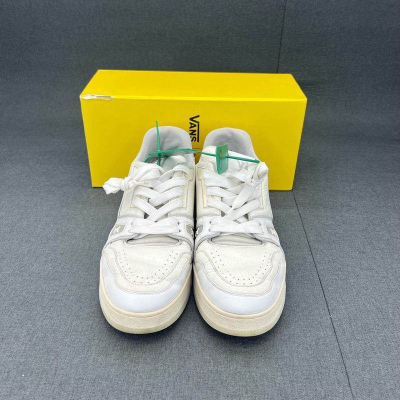 Louis Vuitton Louis Vuitton White Trainer Low-top Fashion Sneakers 0079 Size US 9 / EU 42 - 2 Thumbnail