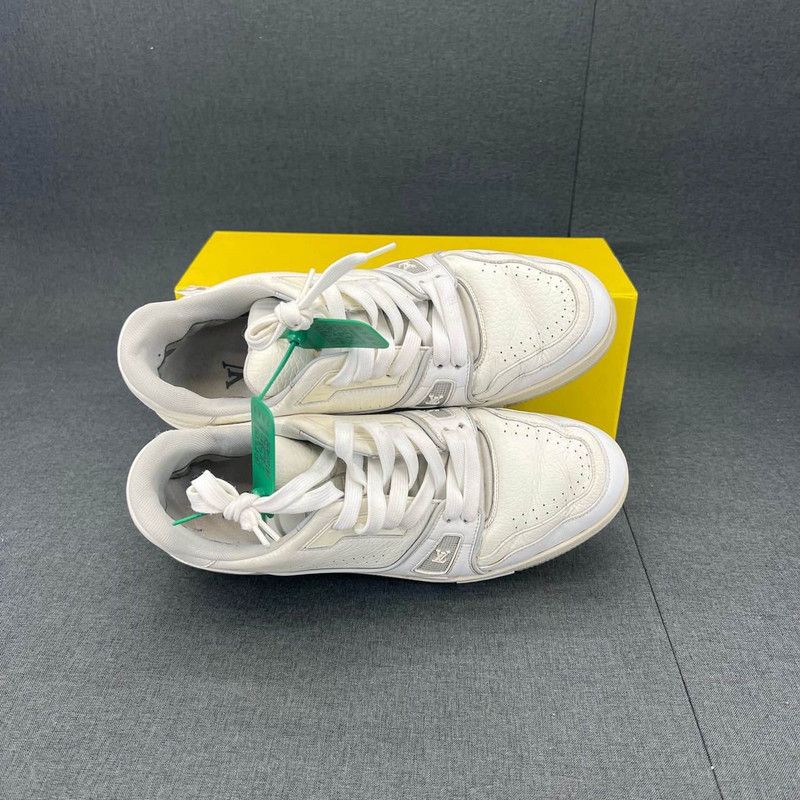 Louis Vuitton Louis Vuitton White Trainer Low-top Fashion Sneakers 0079 Size US 9 / EU 42 - 9 Thumbnail