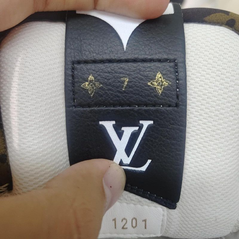 Louis Vuitton Louis Vuitton Charlie High Top Casual Sneakers 0079 Size US 8 / EU 41 - 9 Thumbnail