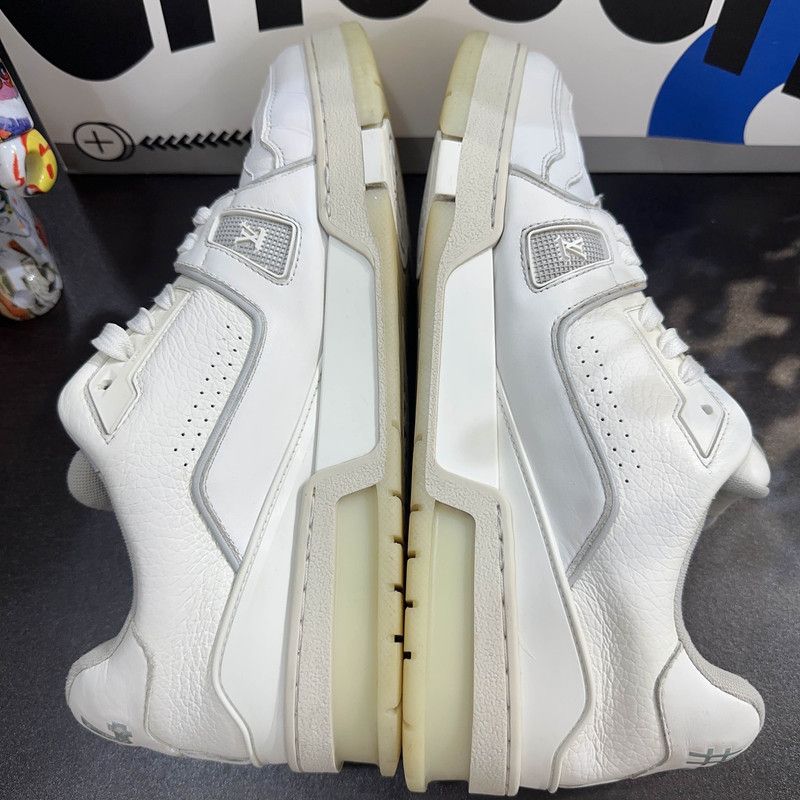 Louis Vuitton Louis Vuitton White Low-top Fashion Sneakers 0079 Size US 9.5 / EU 42-43 - 7 Thumbnail
