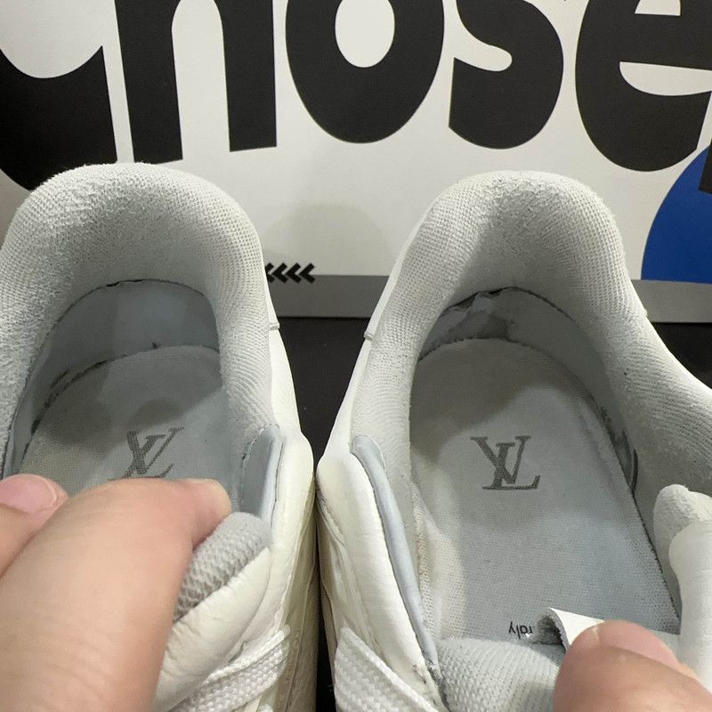 Louis Vuitton Louis Vuitton White Low-top Fashion Sneakers 0079 Size US 9.5 / EU 42-43 - 8 Thumbnail
