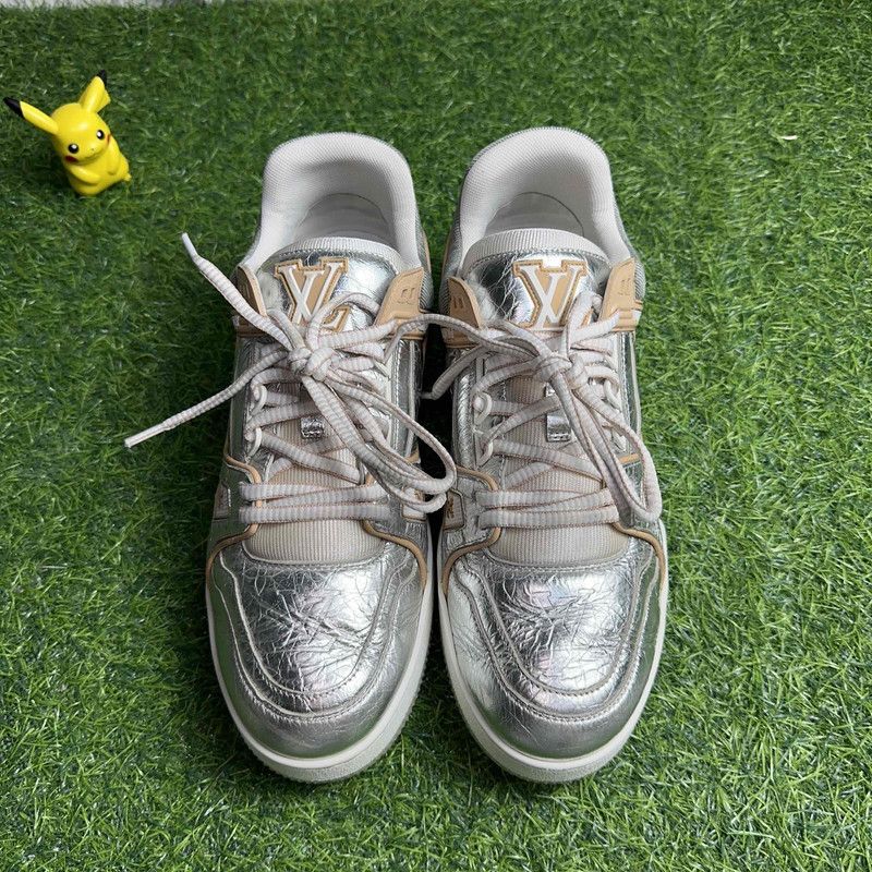 Louis Vuitton Louis Vuitton Iconic Trainer Sneakers in Silver 0079 Size US 8 / EU 41 - 2 Thumbnail