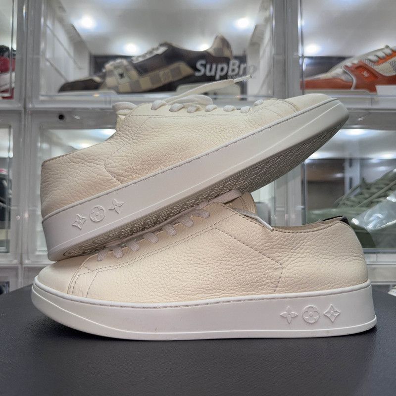 Louis Vuitton Casual Low-top Sneakers in White 0079