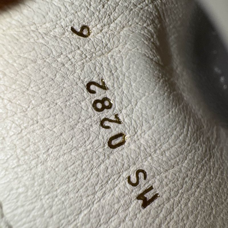 Louis Vuitton Casual Low-top Sneakers in White 0079