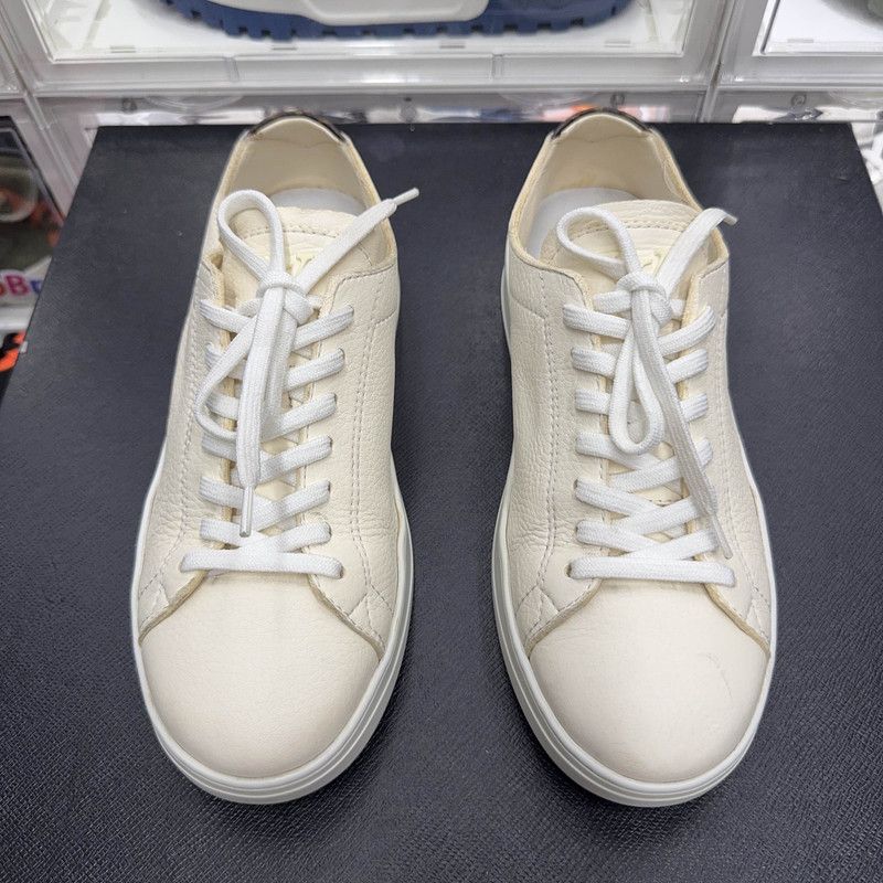 Louis Vuitton Casual Low-top Sneakers in White 0079