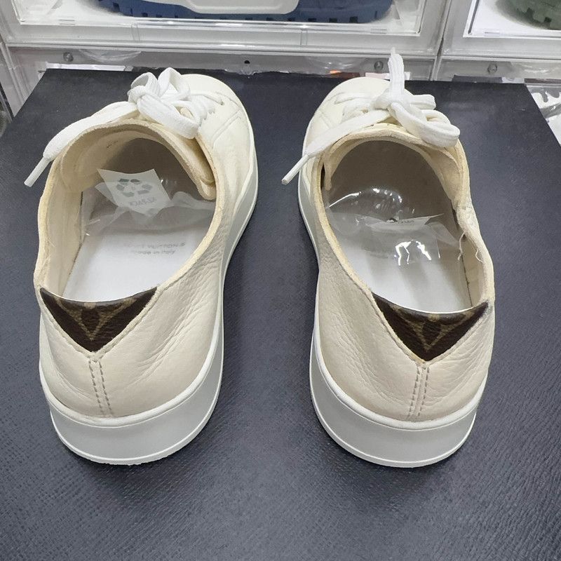 Louis Vuitton Casual Low-top Sneakers in White 0079