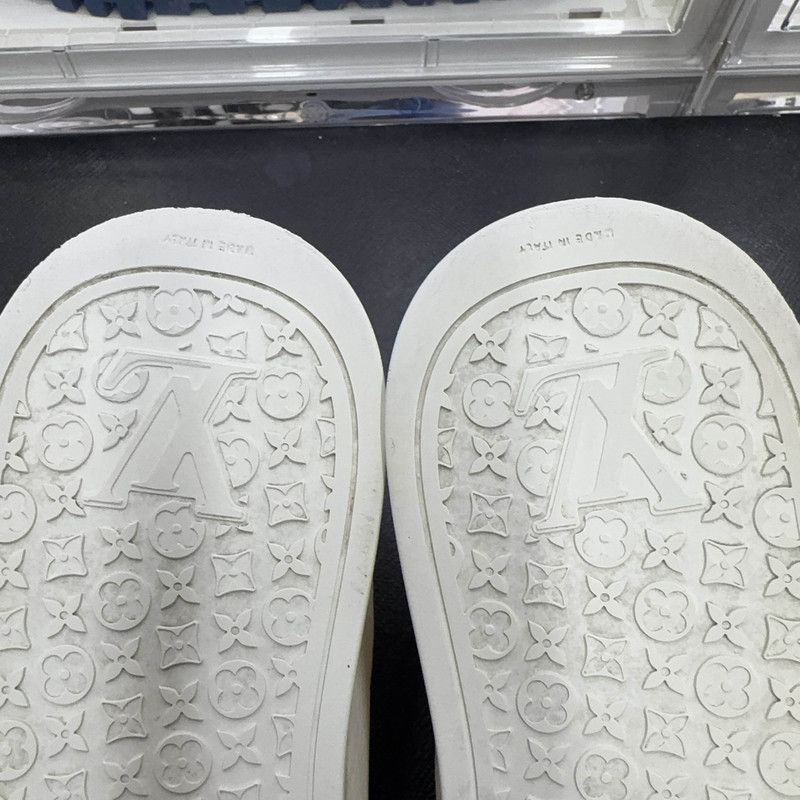 Louis Vuitton Casual Low-top Sneakers in White 0079