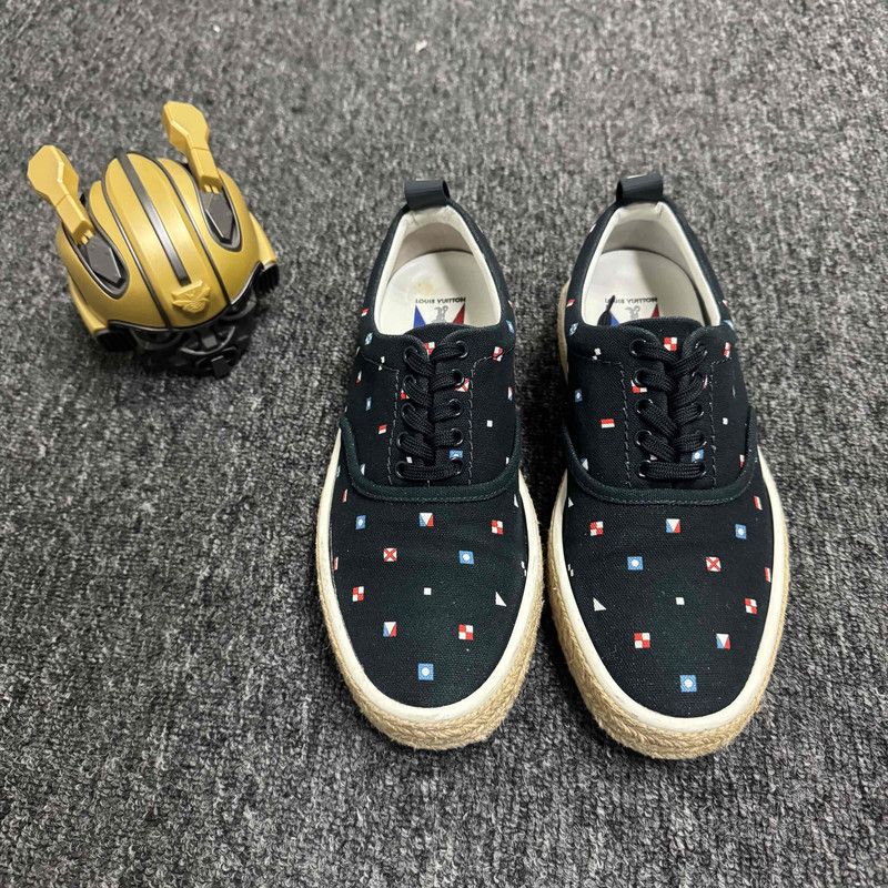Louis Vuitton Louis Vuitton Square Print Sneakers for Men and Women 0079 Size US 8.5 / EU 41-42 - 2 Thumbnail