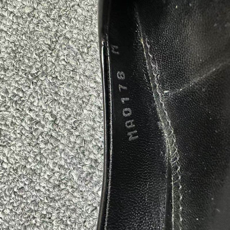 Louis Vuitton Louis Vuitton Black Metal Logo Heeled Shoes 0079 Size US 5.5 / EU 38 - 9 Thumbnail