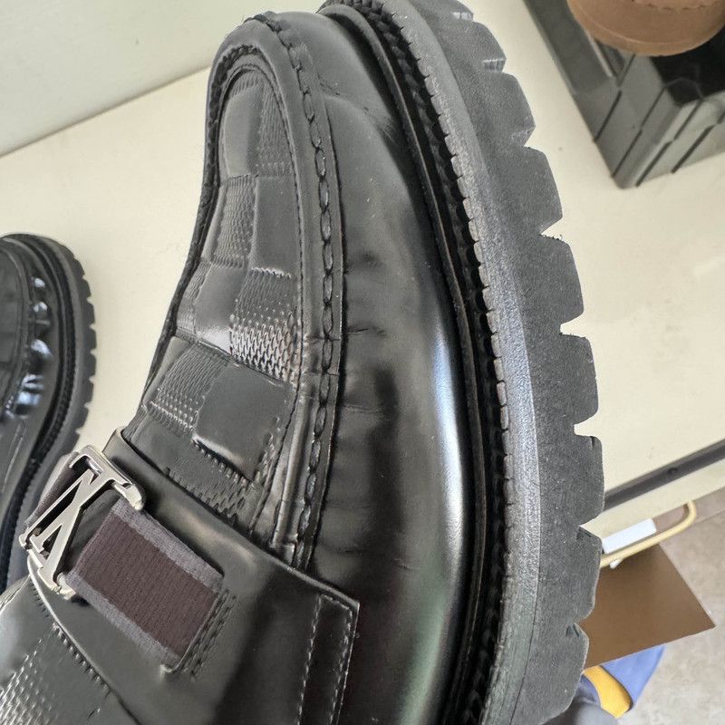 Louis Vuitton Louis Vuitton Black Leather Loafers for Men 0079 Size US 9.5 / EU 42-43 - 12 Thumbnail