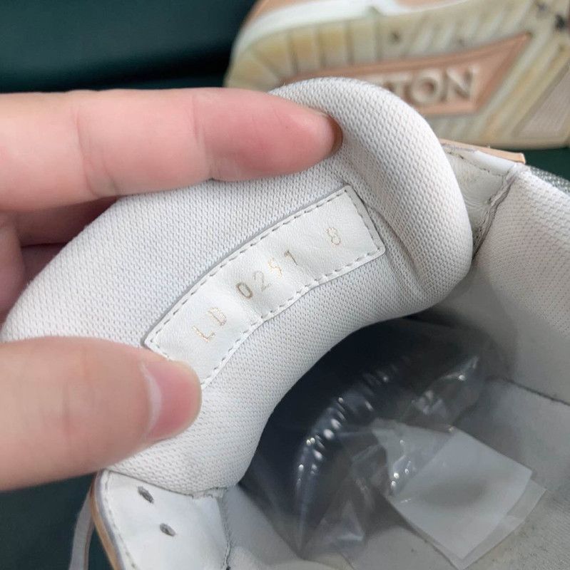 Louis Vuitton Louis Vuitton Silver Trainer Sneakers for Men 0079 Size US 8.5 / EU 41-42 - 5 Thumbnail