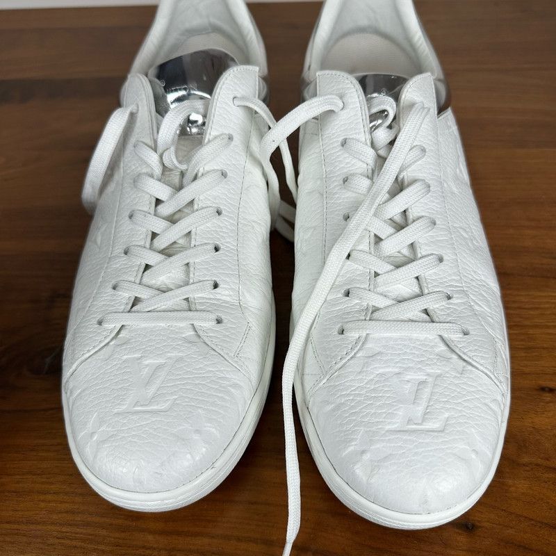 Louis Vuitton Monogram Low-Top Fashion Sneakers 0079