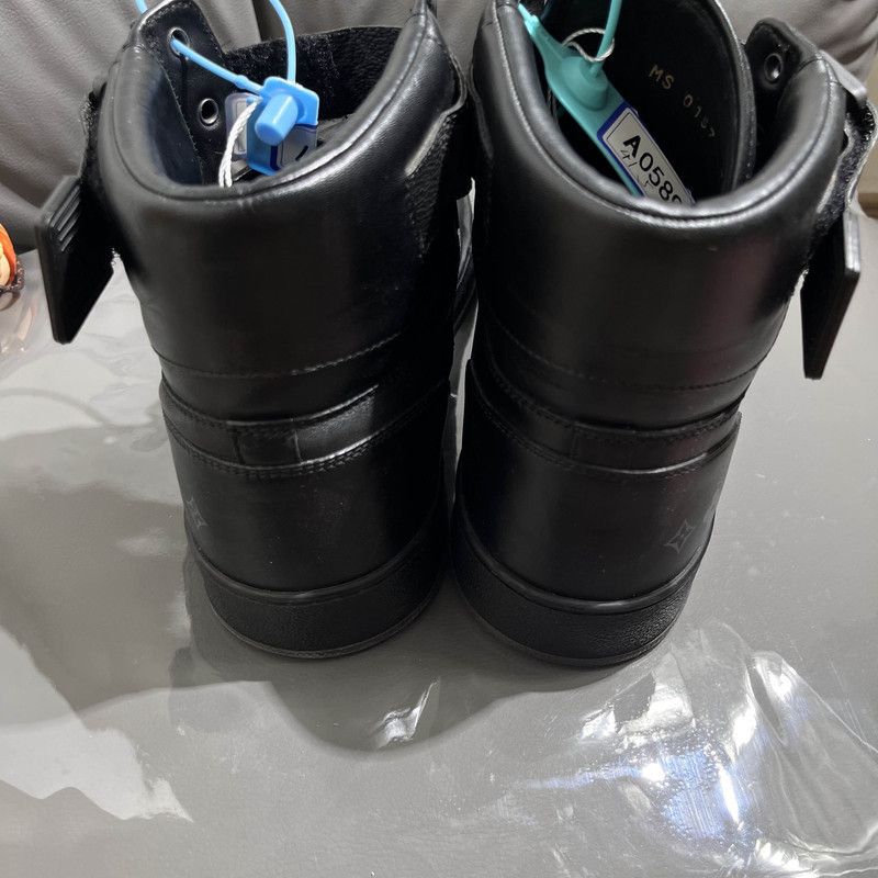 Louis Vuitton Louis Vuitton Rivoli High-Top Fashion Sneakers 0079 Size US 8 / EU 41 - 3 Thumbnail
