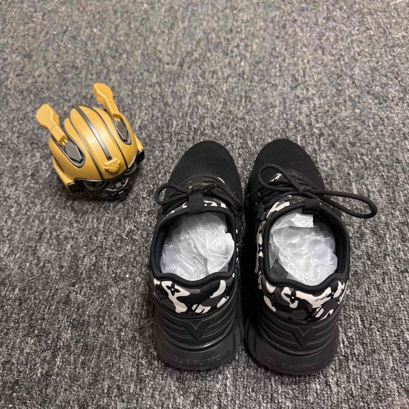 Louis Vuitton Fashion Low Top Sneakers Black 0079